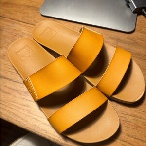 Reef Cushion Vista Slide Sandals in Natural - size 9.5